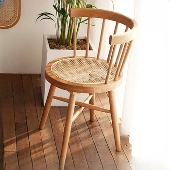 Šiaurės rotango medžio masyvo valgomojo kėdė paprasta šiuolaikinės kūrybos rotango kėdės viešbučio kambarį kėdė vienos kėdės atlošas